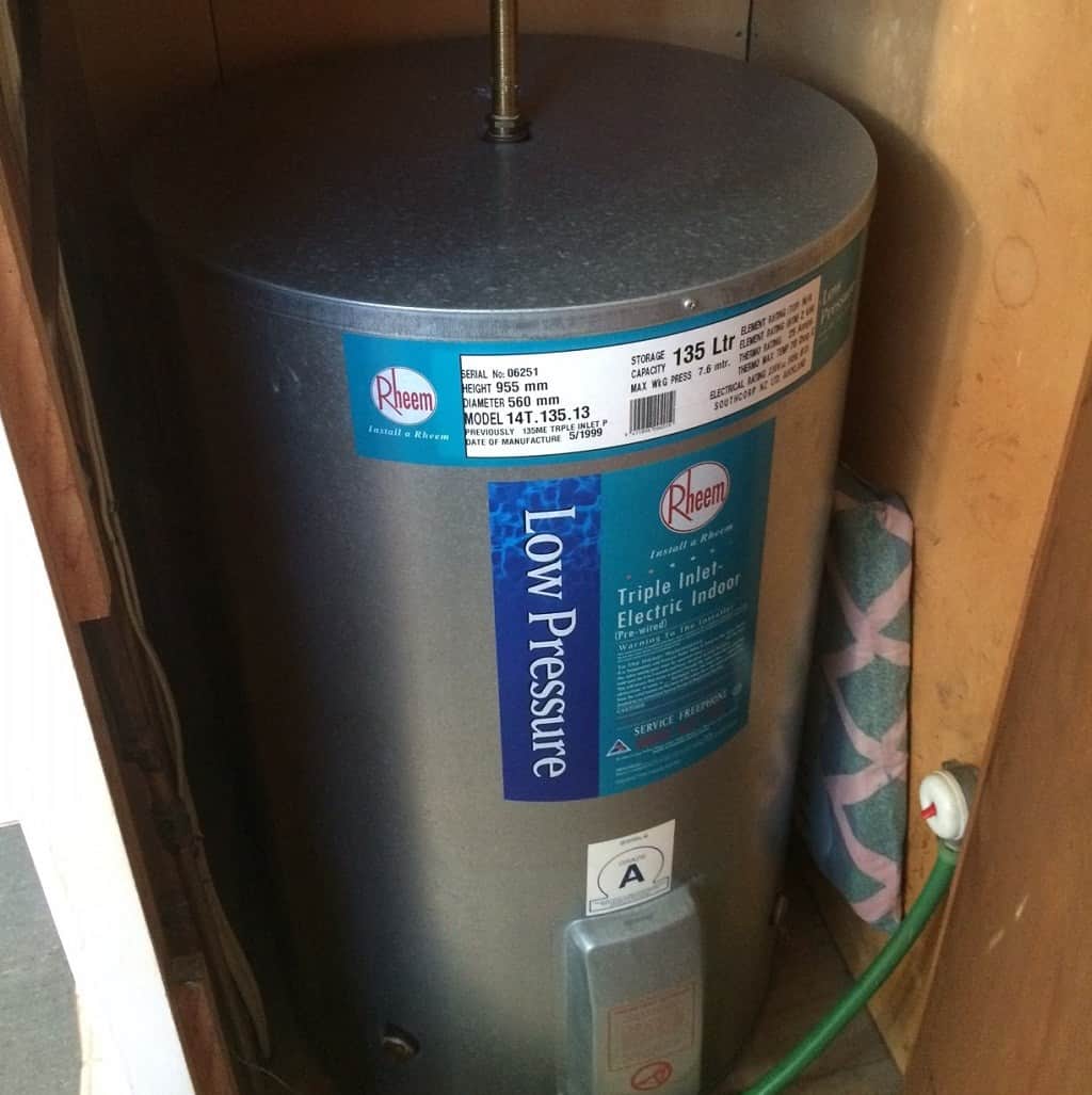 hot-water-cylinder-rheem-low-pressure-copper-135l-triple-inlet-2kw